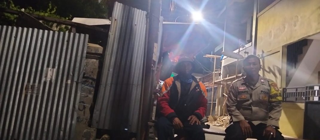 Bhabinkamtibmas Kelurahan Cideng Sambangi Satkamling, Perkuat Kesiapsiagaan Lingkungan