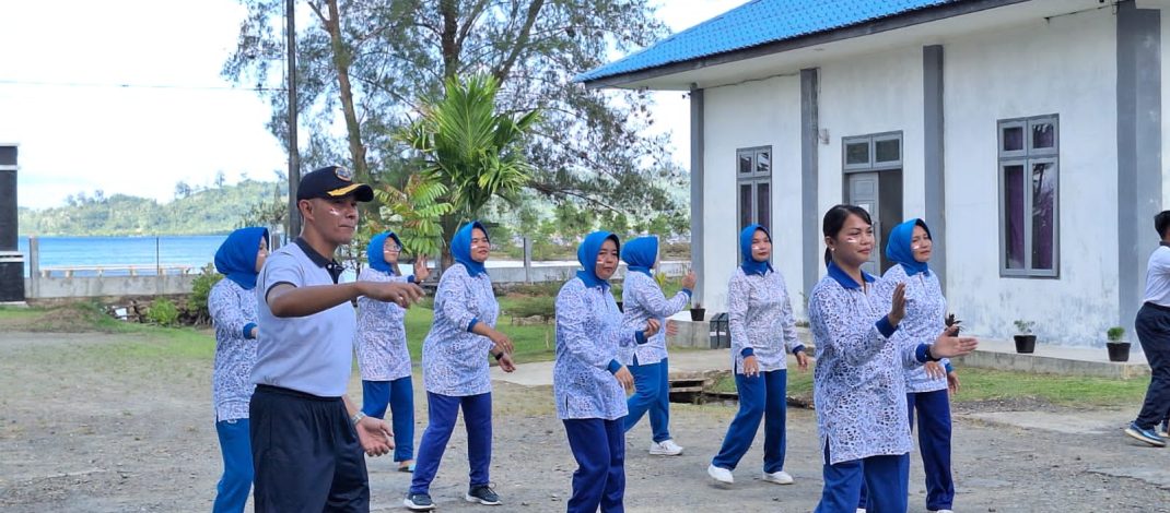 Danlanal Simeulue Beserta Prajurit dan Jalasenastri Lanal Simeulue Laksanakan Olahraga Bersama Meriahkan HUT Ke-80 Kemerdekaan RI