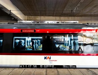 Rayakan HUT Ke-80 RI, KAI Commuter Tampilkan Livery Baru Commuter Line Basoetta