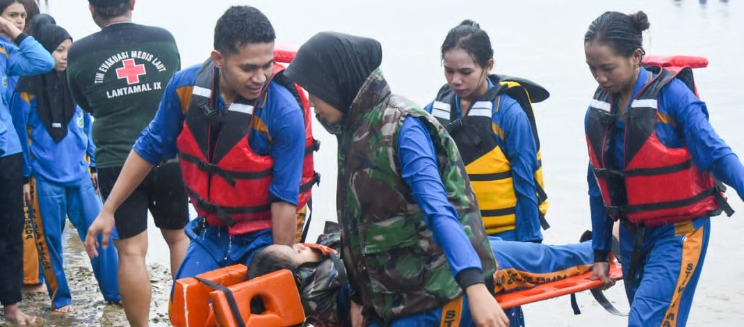 Kodaeral IX Ambon Beri Pelatihan Evakuasi Medis Laut Kepada Mahasiswa S1 Keperawatan STIKES Maluku Husada