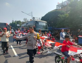 Pengamanan Karnaval HUT RI ke-80 di RW 04 Kelurahan Senen Berjalan Lancar
